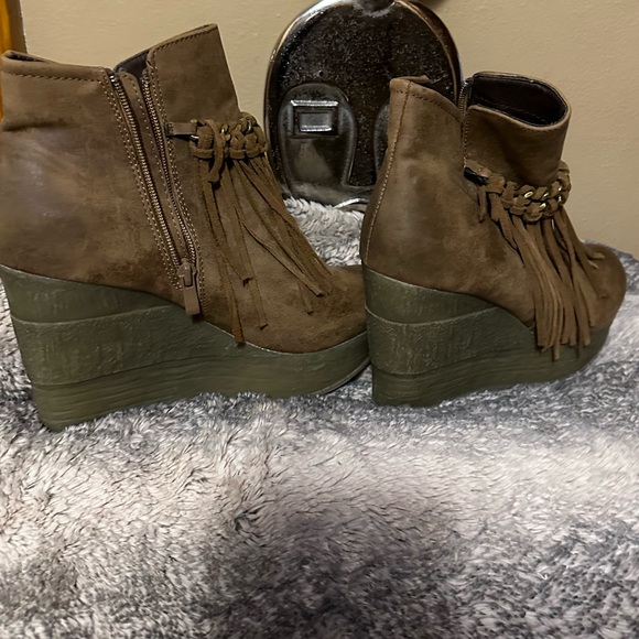 Sbicca brown wedge fringe booties size 9 NWOT - Picture 6 of 7